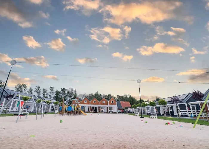 Maxcamp W Dziwnowie בית נופש